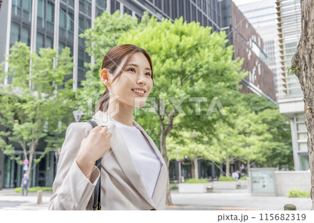 女性　ビジネス　通勤　ビジネス 115682319