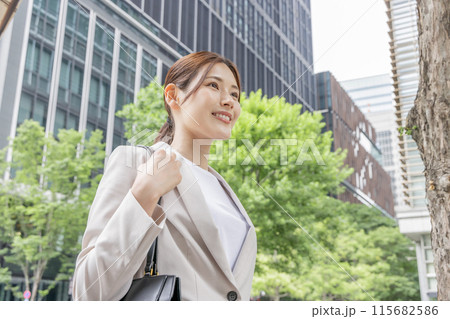 女性　ビジネス　通勤　ビジネス 115682586