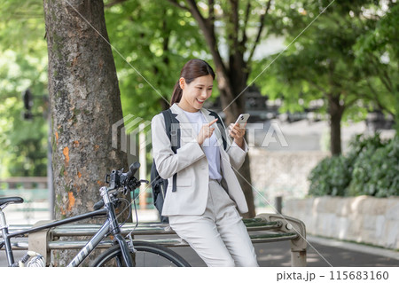 通勤 女性 自転車 115683160