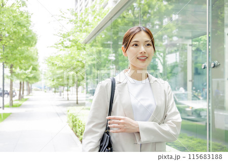 女性 ビジネス 通勤 ビジネス 女性 ビジネス 通勤 ビジネス 115683188