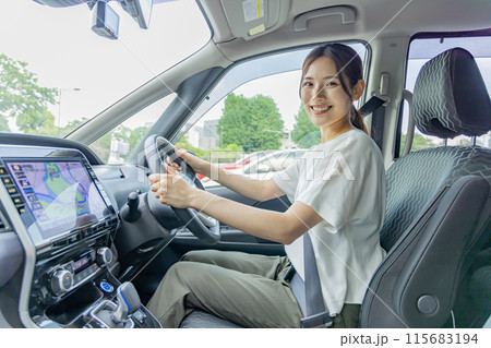若い女性 運転 若い女性 運転 115683194