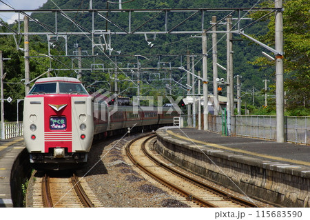 伯備線の風景 381系 特急やくも(備中川面駅) 伯備線の風景 381系 特急やくも(備中川面駅) 115683590