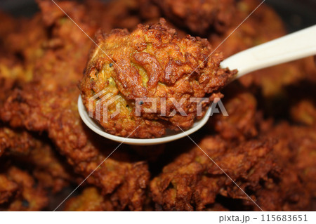 A picture of pakora with selective focus A picture of pakora with selective focus 115683651