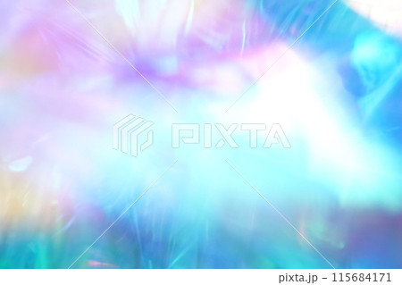七色に反射する幻想的なホログラムフィルム 115684171
