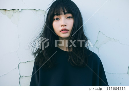 黒シャツ女性・ミディアムヘア「AI生成画像」 115684313