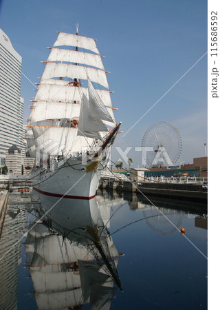 ヨーロッパ文化の真髄、みなとみらい日本丸係留岸壁1 115686592