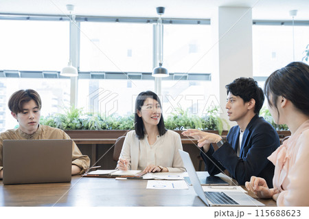 ミーティング　ビジネス 115688623