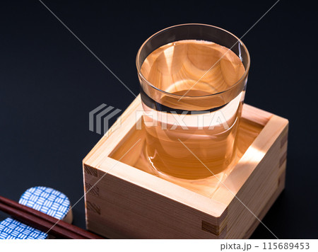 枡酒　冷酒　日本酒 115689453