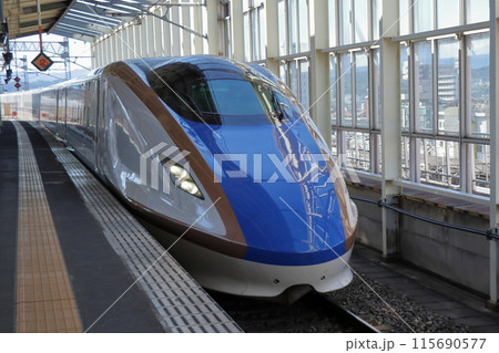 駅に到着する新幹線 《群馬》 駅に到着する新幹線 《群馬》 115690577