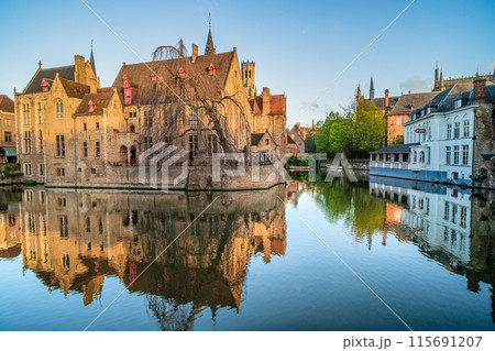 ベルギー　ブルージュ　ダイフェル運河 115691207