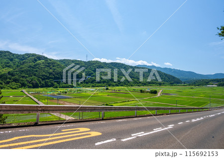 水道坂から眺める箕輪耕地の田園風景 115692153