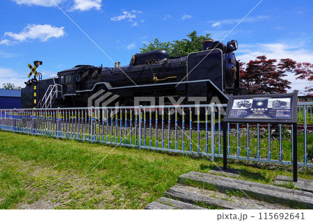 白老駅北広場に保存された蒸気機関車（D51 333） 115692641