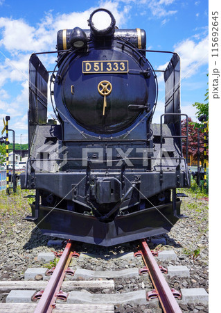 白老駅北広場に保存された蒸気機関車（D51 333） 115692645