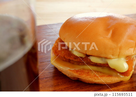 フィッシュバーガーとコーラ フィッシュバーガーとコーラ 115693511