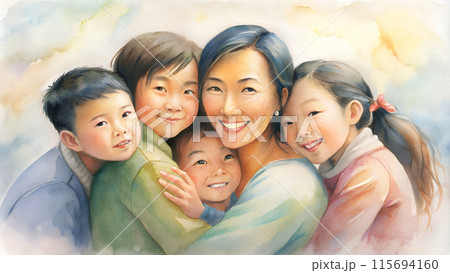 chinese mother with her smiling children 115694160