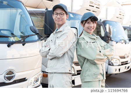 男女2人のトラックドライバー 115694766