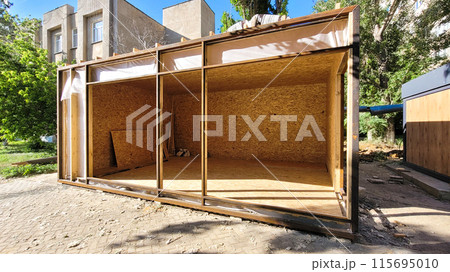 Construction of a street shopping pavilion for a store, all stages of construction, detailed overview 115695010