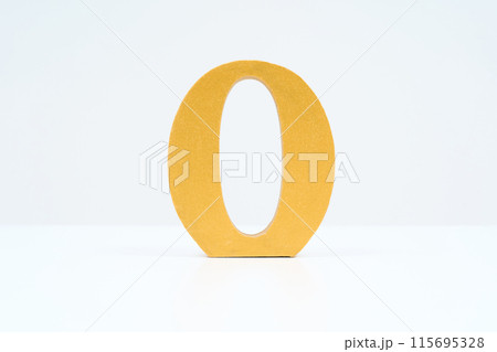 数字の「0」の木製ブロック 115695328