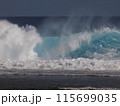 南の島の明るい波 115699035