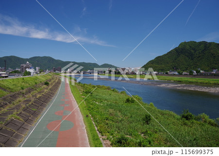 高橋尚子ロードと長良川、金華山《岐阜県 岐阜市 長良川沿い》 高橋尚子ロードと長良川、金華山《岐阜県 岐阜市 長良川沿い》 115699375