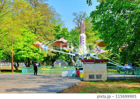 おびひろ動物園　遊園地の風景 115699905