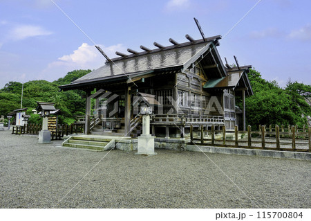 初夏の大御神社社殿 115700804