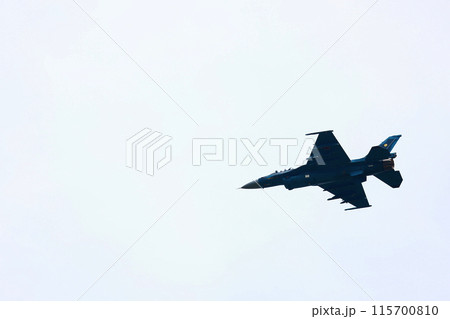 F-2　戦闘機の低空飛行 115700810
