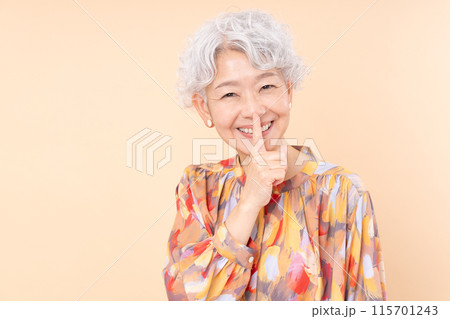 高齢者の女性 高齢者の女性 115701243