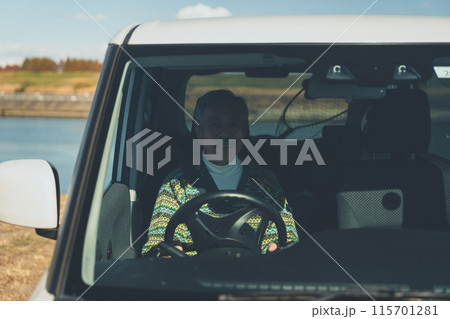 高齢運転者 115701281