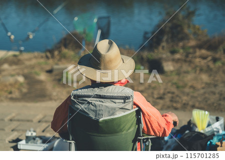 シニアのフィッシングライフ 115701285