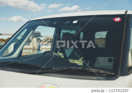 高齢運転者 115701287