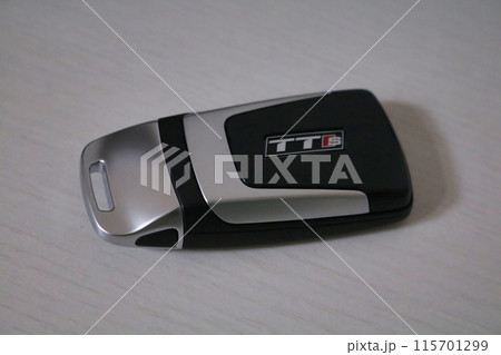 アウディ TTS スマートキー 鍵 Audi 自動車 ドイツ車 高級車 115701299