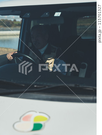 高齢運転者 高齢運転者 115701327