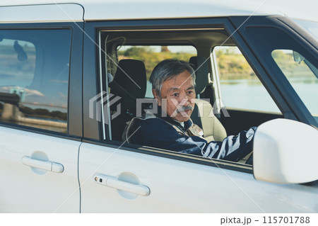 高齢運転者 115701788