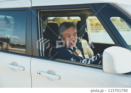 高齢運転者 高齢運転者 115701790