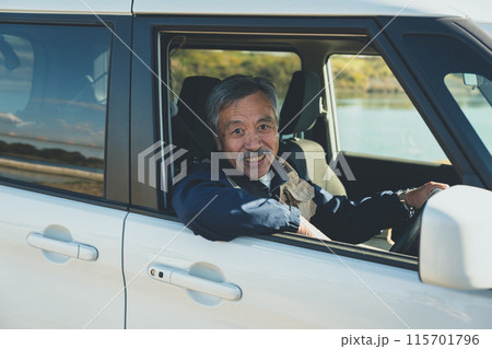 高齢運転者 115701796