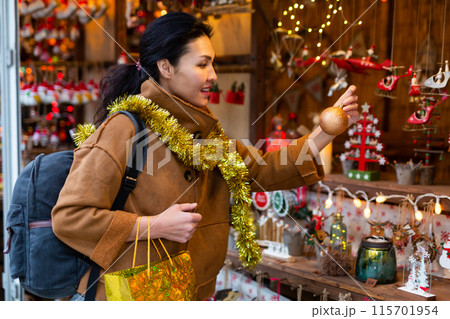 Asian female choosing decorations at Christmas fair 115701954