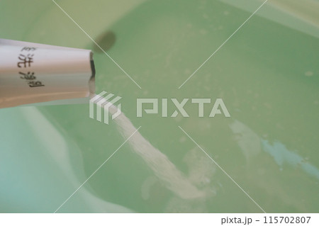 風呂釜洗浄剤を使う 115702807