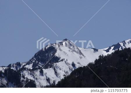 5月上旬の立山黒部アルペンルート 黒部ダムから望む東一ノ越 5月上旬の立山黒部アルペンルート 黒部ダムから望む東一ノ越 115703775