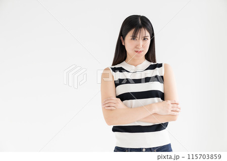 怒る女性 怒る女性 115703859