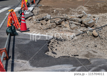 道路工事で撤去した地中埋設物 道路工事で撤去した地中埋設物 115704011
