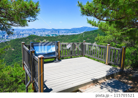 峨嵯山(アチャサン)登山道にある展望所【韓国/九里市】 峨嵯山(アチャサン)登山道にある展望所【韓国/九里市】 115705521