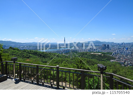 峨嵯山(アチャサン)登山道から見るソウルの町並み【韓国/九里市】 115705540