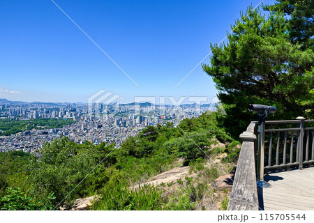 峨嵯山(アチャサン)登山道から見るソウルの町並み【韓国/九里市】 115705544