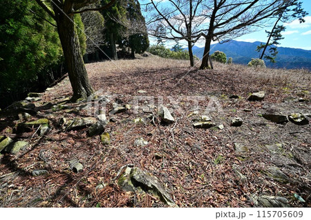 但馬国「生野城」 曲輪と石垣 但馬国「生野城」 曲輪と石垣 115705609