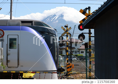 Fuji Excursion is a regular limited express service 115708160