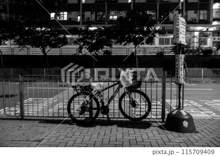 自転車のある風景 115709409