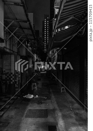 裏路地 115709415