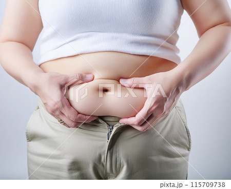 メタボリックシンドロームの女性がお腹の贅肉をつまむ,Generative AI AI画像 115709738