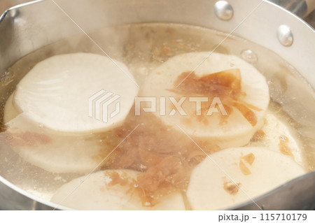 うめ流し　大根の煮物　梅干しを入れる 115710179